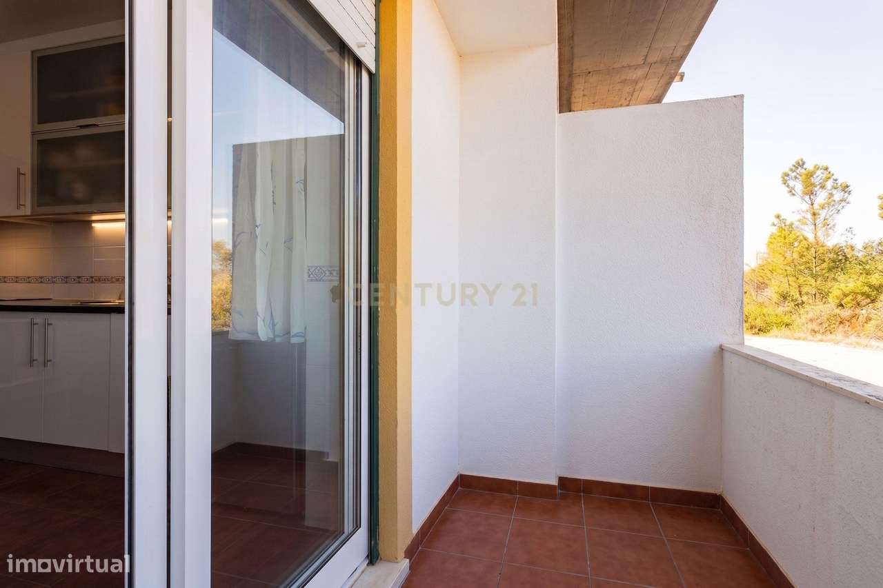Apartamento T2 Remodelado | Pataias | Garagem e Sótão-21