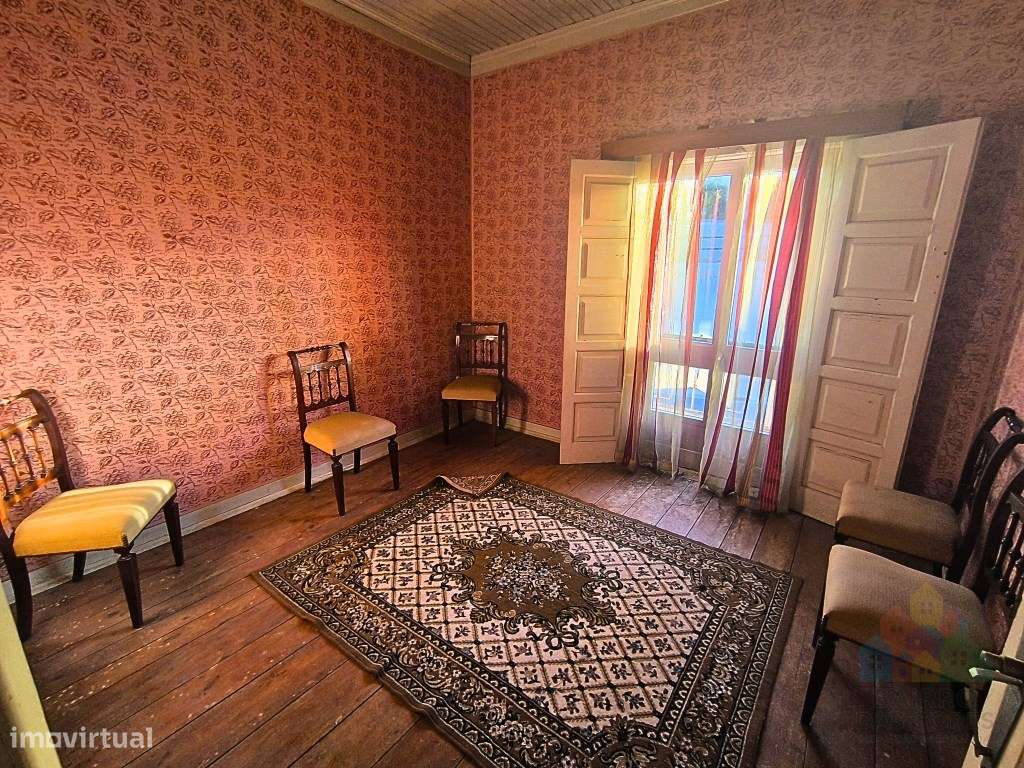 Moradia T5 com terreno em localização tranquila em Ourém - Grande imagem: 3/13