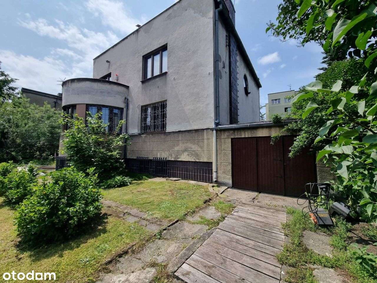 Piękna willa z dużą działką w samym centrum!-1