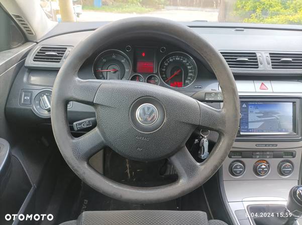 Volkswagen Passat 1.9 TDI Comfortline - 6