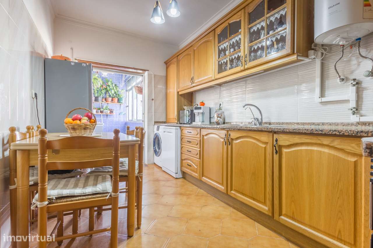 Apartamento T2 com 87 M2 na Baixa da Banheira - Grande imagem: 2/18