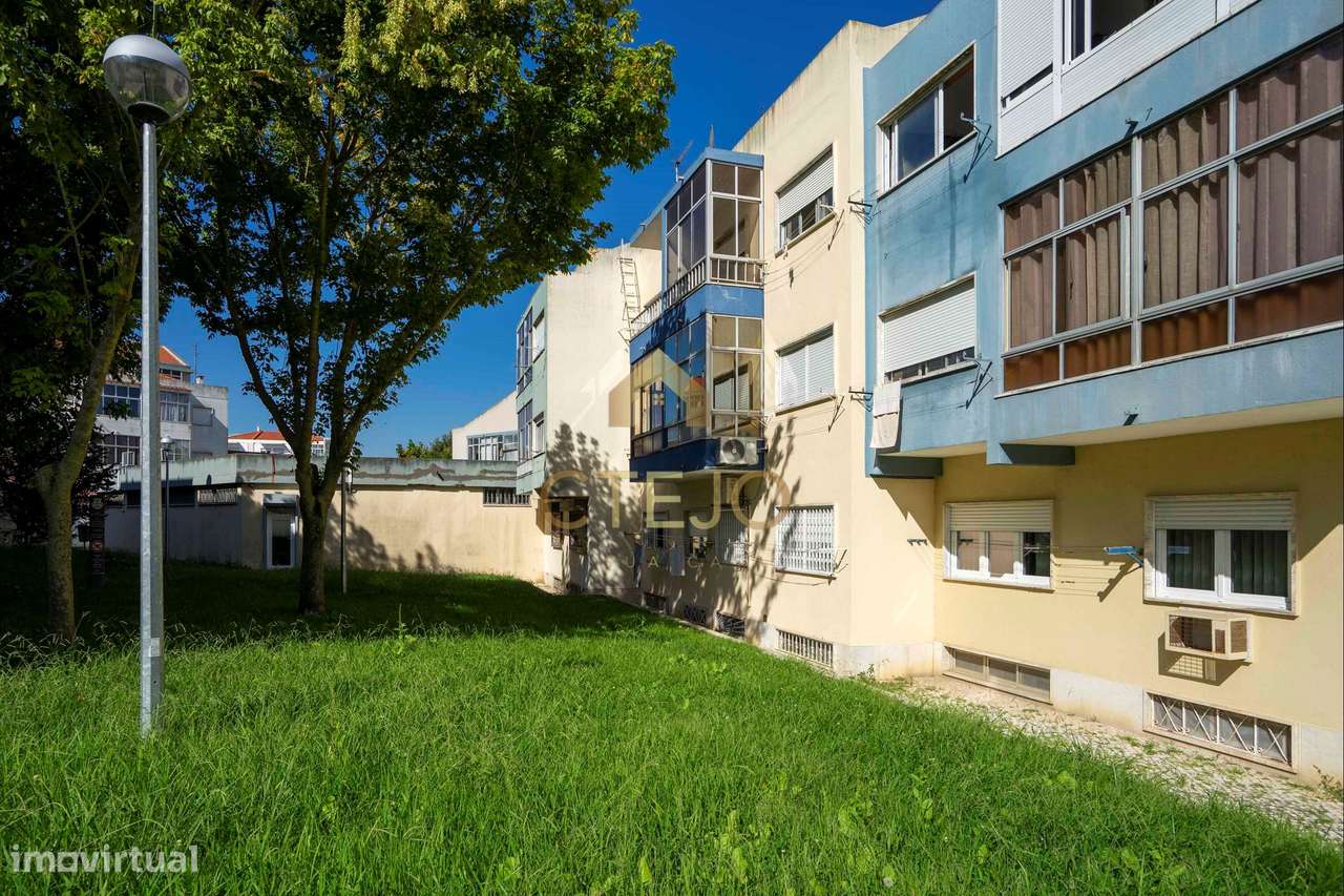 Apartamento T2  com varanda e arrecadação em Vale de Figueira , São Jo-27