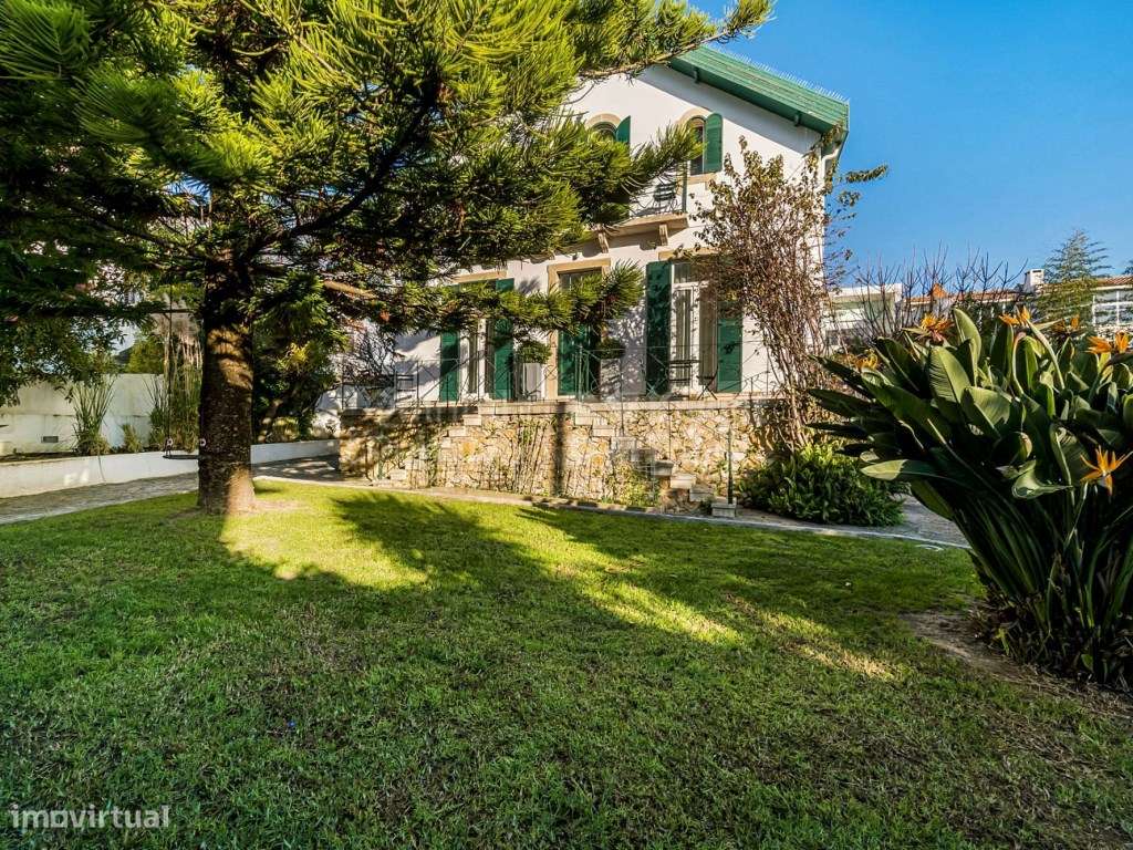 Moradia T5 com jardim e piscina para arrendamento no Estoril - Grande imagem: 2/27