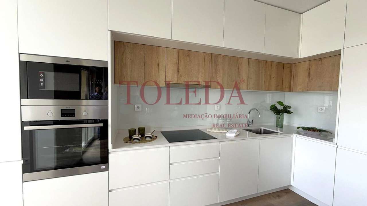 Apartamento T3 Remodelado em Benfica com terraço-13