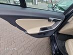 Volvo V60 D6 AWD Plug-in Hybrid Momentum - 28