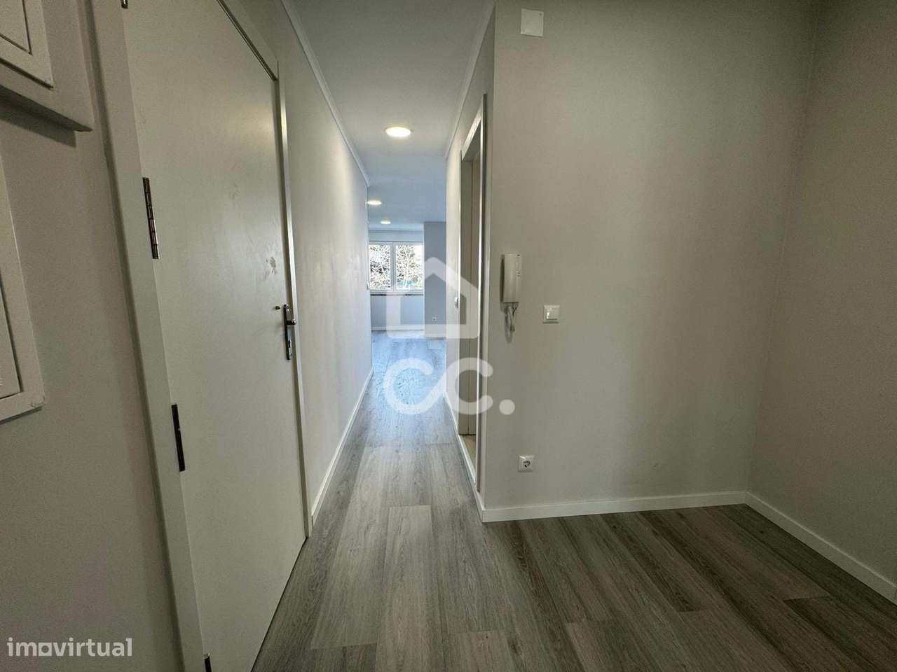 Apartamento T2 remodelado com arrecadação - Oeiras-7