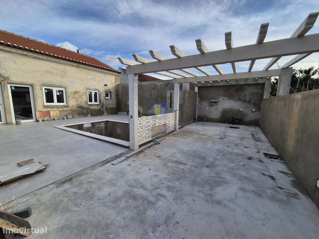 Moradia em Construção, com Piscina e Espaço Exterior - Grande imagem: 5/27