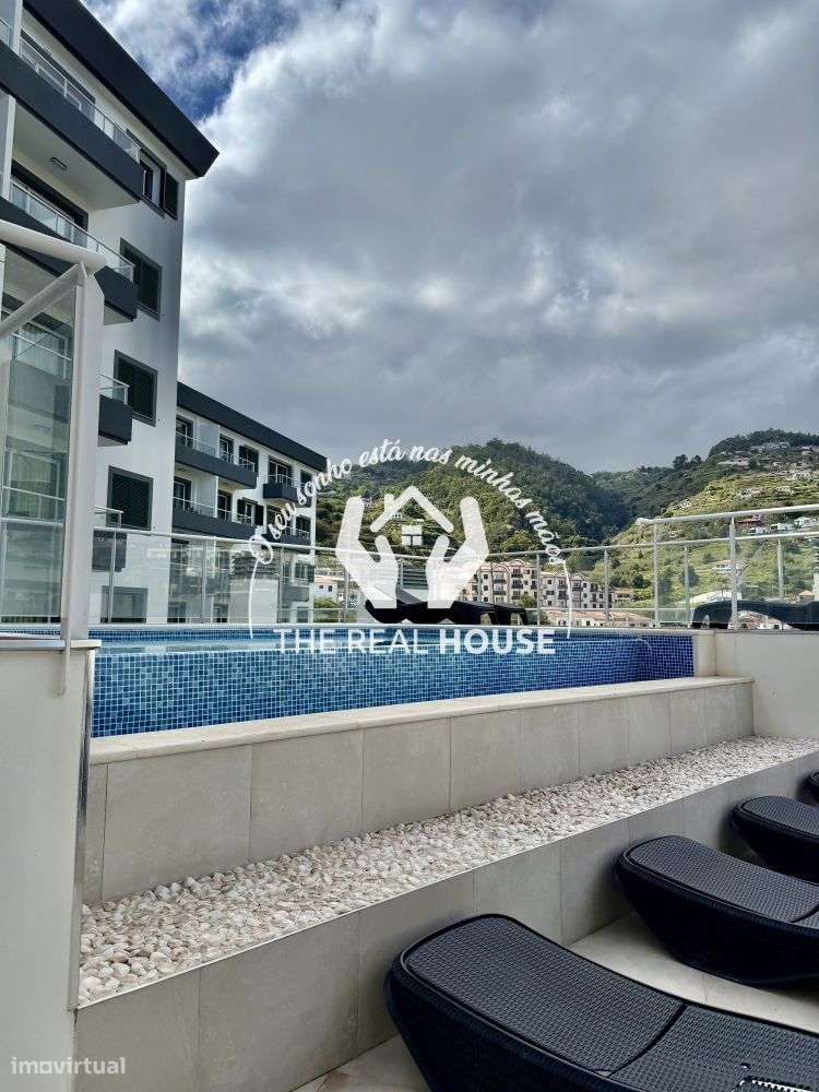 T2 Novo No Centro Do Canico Com Piscina