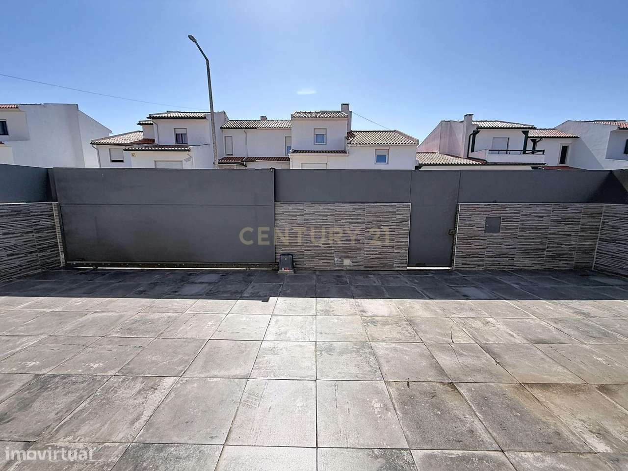 Moradia T3 Térrea Renovada à Venda na Nazaré | Quintal | Suite | Pront-47