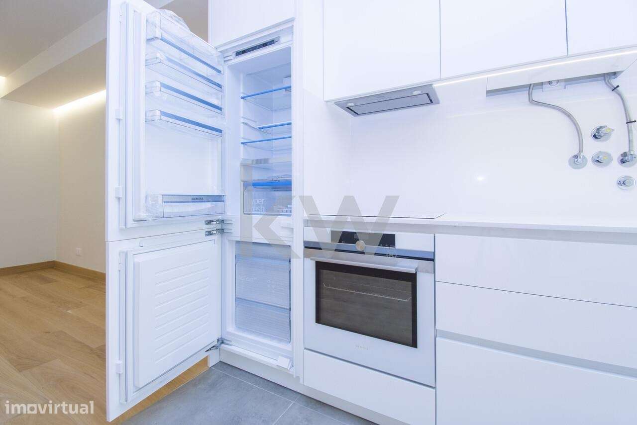 Apartamento T2 de áreas generosas em Venda no Largo do Chanceler, Alfa - Grande imagem: 4/42