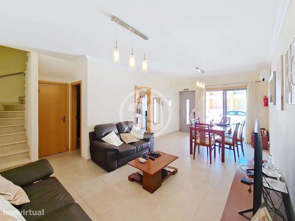 Bonita moradia em banda com 2 quartos, em condominio fechado com gr... - Grande imagem: 5/23