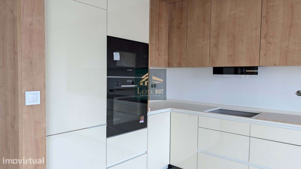 Apartamento T2 Novo em Val Flores-7