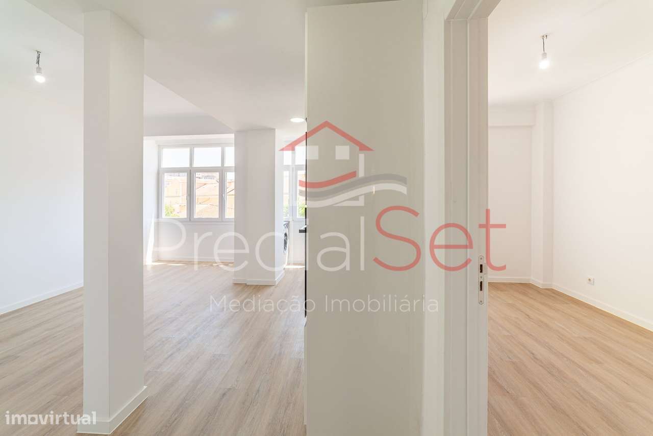 Apartamento T2 totalmente Remodelado - Praça do Brasil-Setúbal - Grande imagem: 2/36