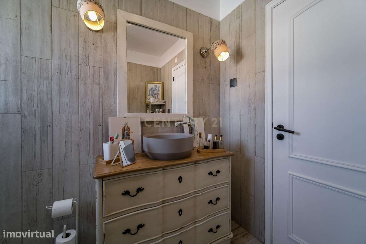 Moradia T5 renovada com piscina, perto da Ericeira.-29