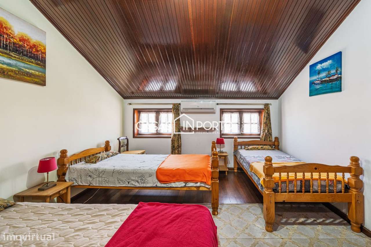 Moradia V5 - Estilo Americano com Piscina e Campo de Ténis – Entre-40