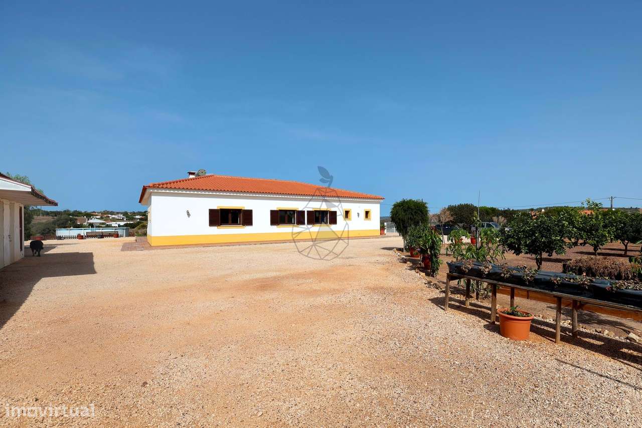 Propriedade de excelência em Odiáxere. T5 de construção recente e terr - Grande imagem: 5/43