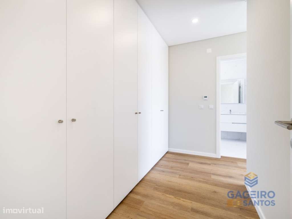 Moradia T4 com piscina, nova e pronta a habitar a 4 km da baía de S...-41