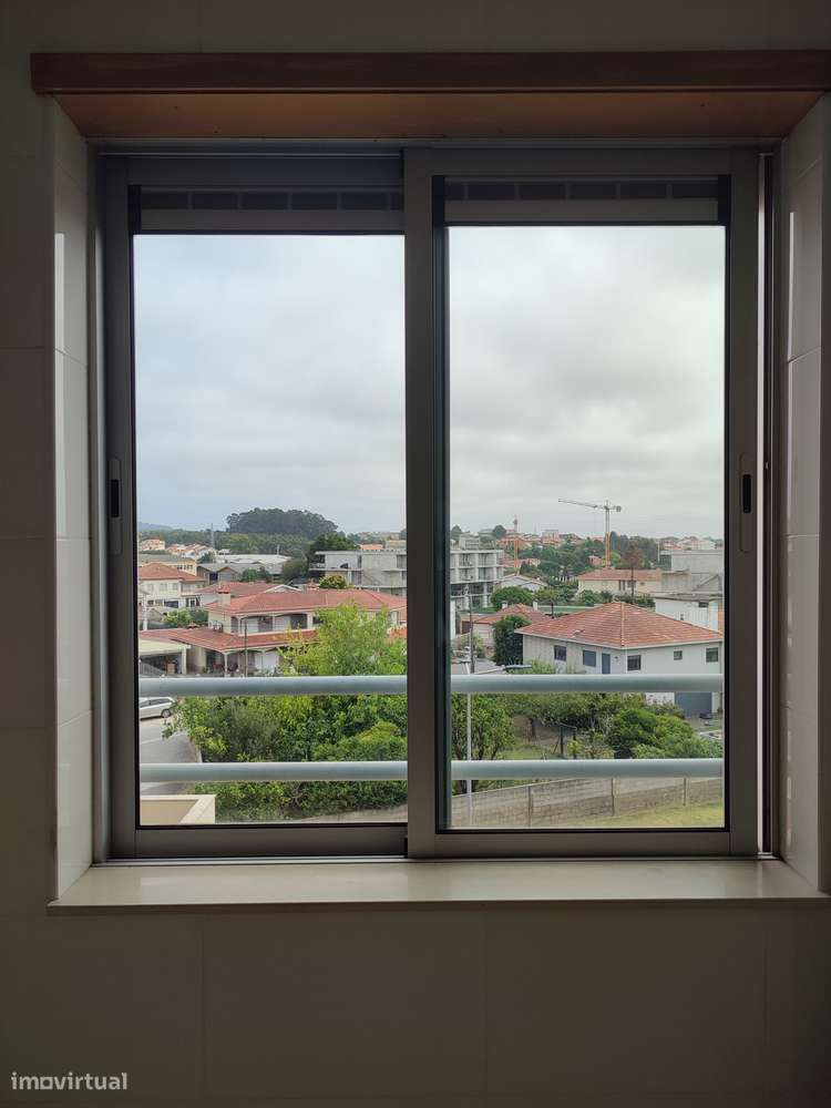 T1 com boas áreas, garagem fechada junto ao ALDI-9