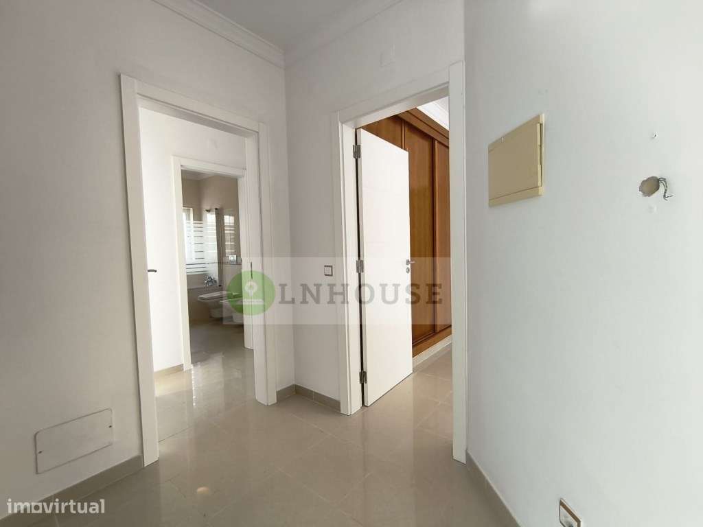 Moradia T4 com piscina e garagem - Castro Marim-31