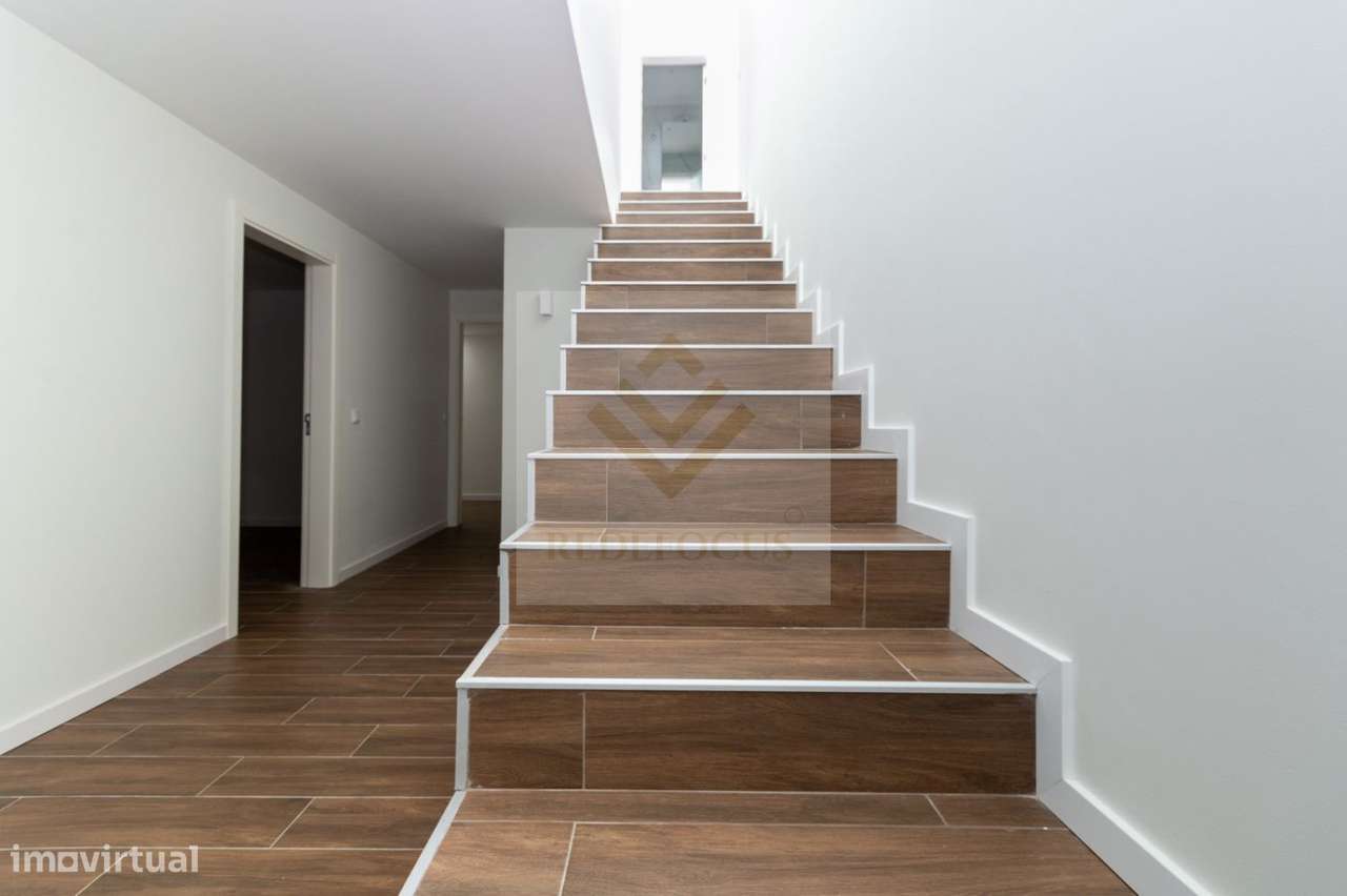 T2 duplex renovado com 122m² em Argoncilhe-8