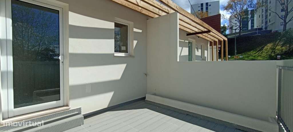 Moradia M4, Vale das Flores-11