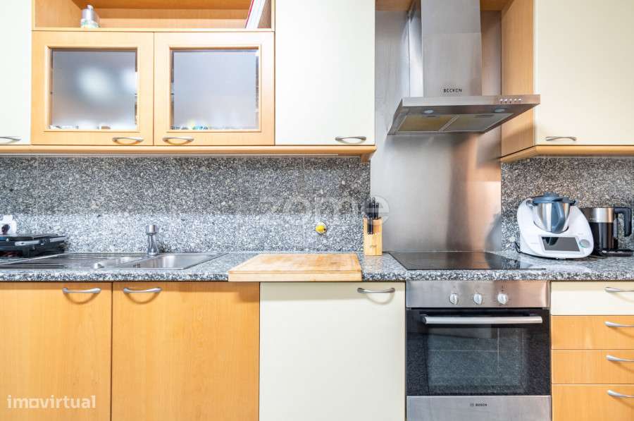 Apartamento T2+1 com Piscinas, Ginásio, Sala de Jogos e 2 Garagens-25