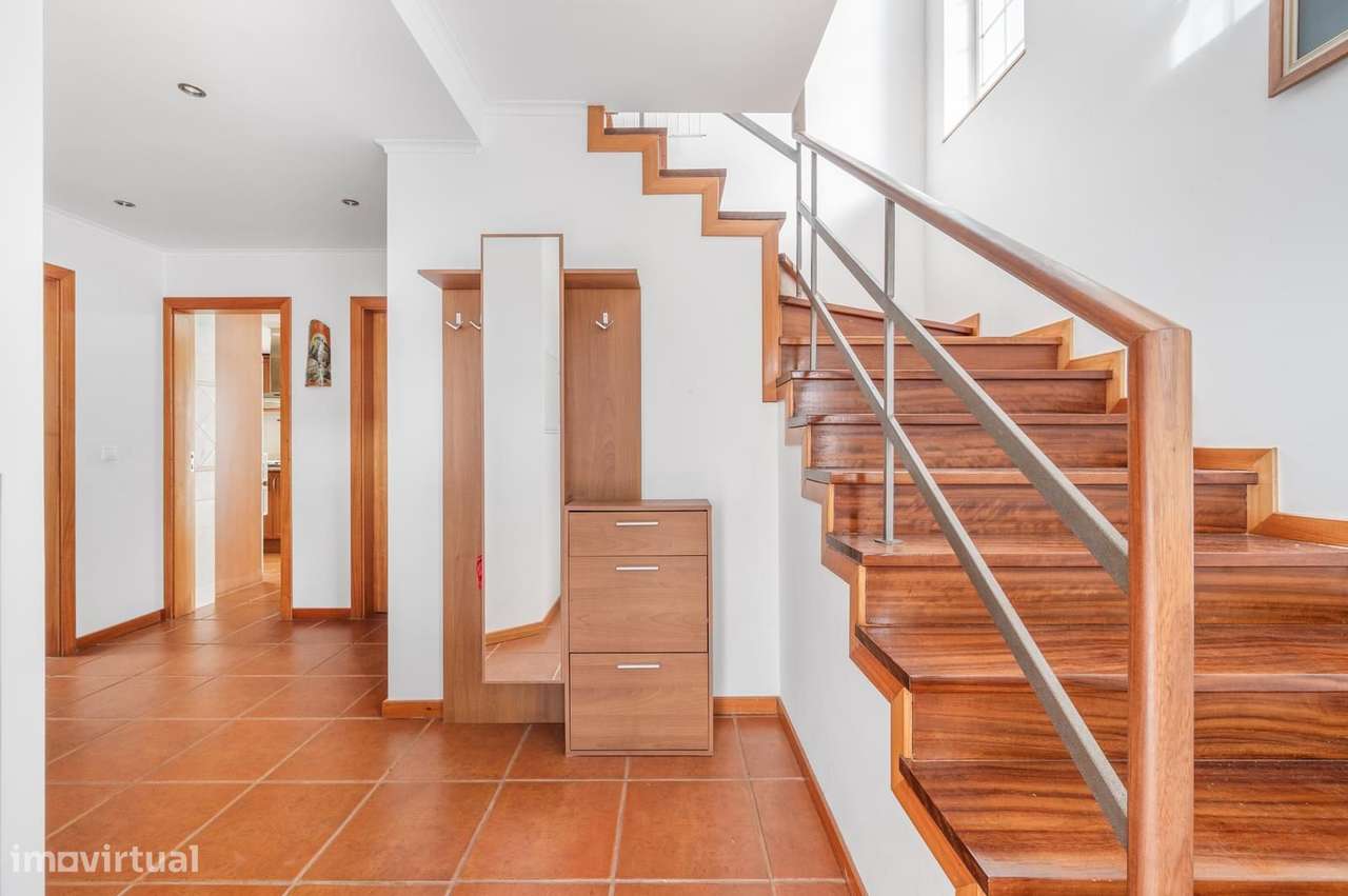 Moradia Isolada T3 com jardim, Aroeira, Almada-12