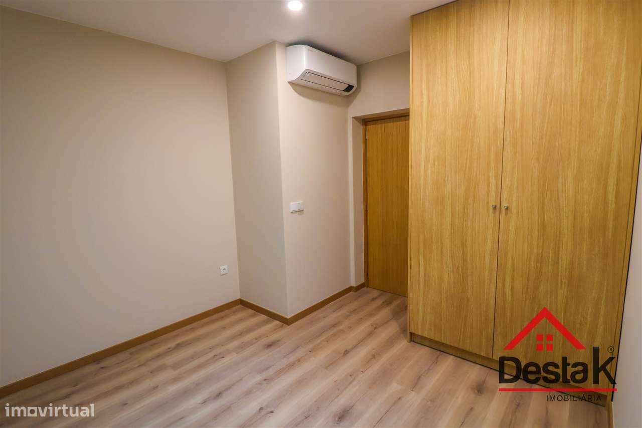 Oportunidade Única: Apartamento T2 Totalmente Remodelado - Grande imagem: 5/13