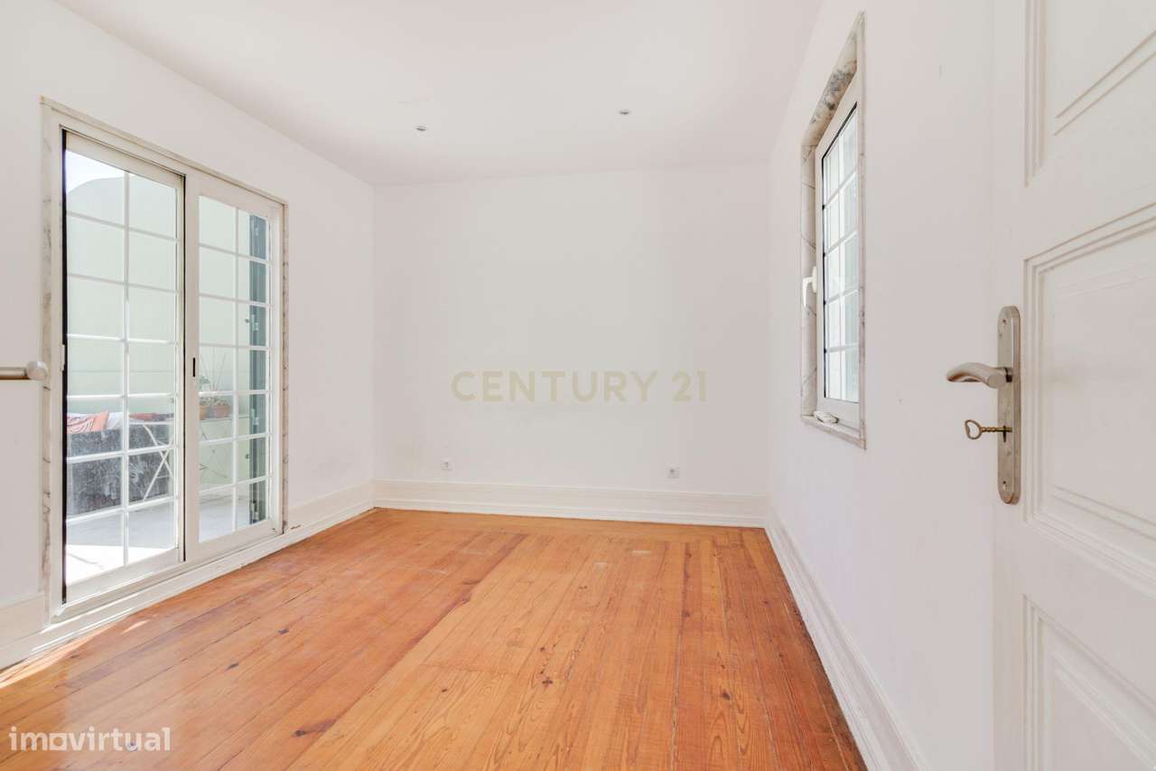 Penthouse com terraço de 28m2 junto ao metro no Rato-22