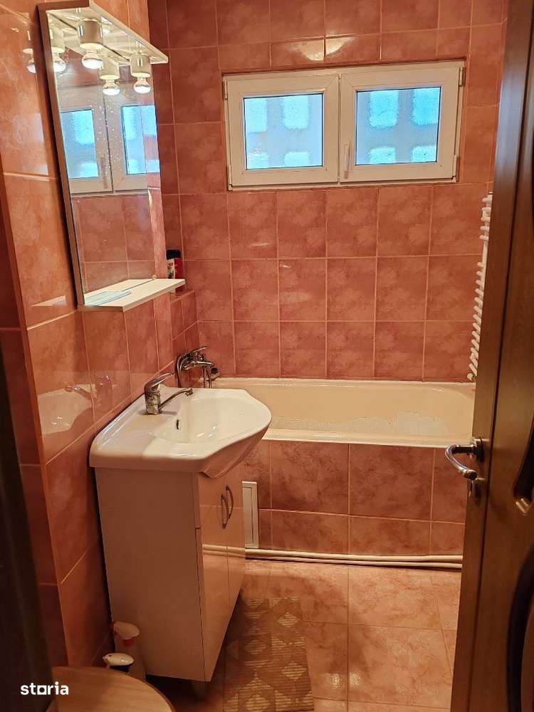 Vând apartament cu 3 camere et 3 din 4-11
