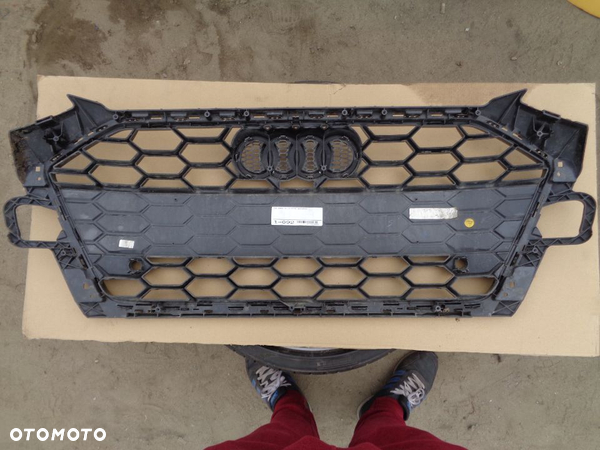 AUDI A4 B9 LIFT S-LINE GRILL - 2