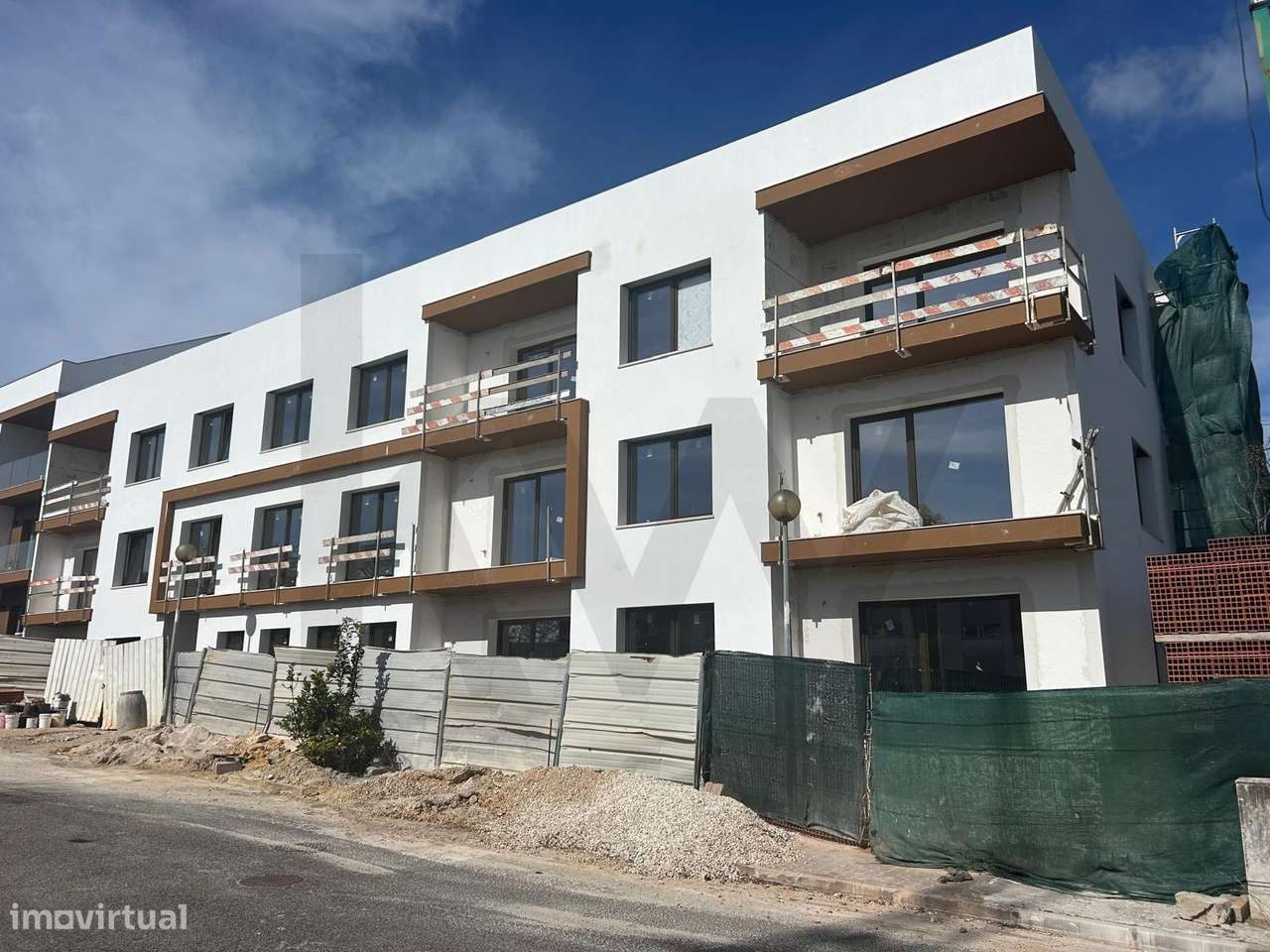 Apartamentos no Cadaval – T3 com Terraço, Garagem Box e Parqueamento - Grande imagem: 2/23