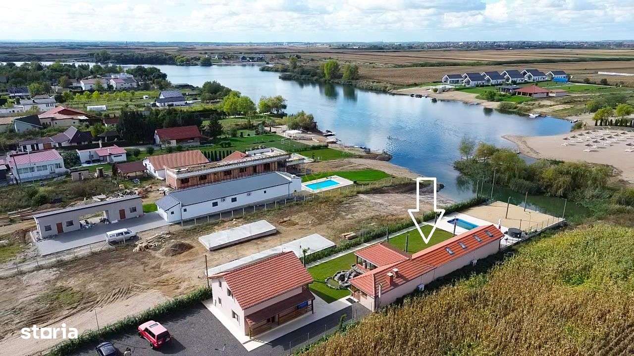 Vila de vanzare in APA-NORD  cu 2 Piscine/Zona de Relaxare/Acces lac-12