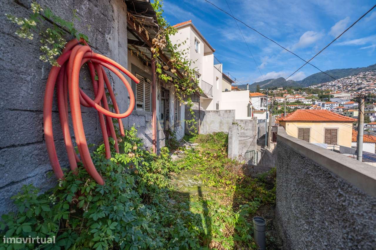 Moradia T2 no coração do Funchal-26