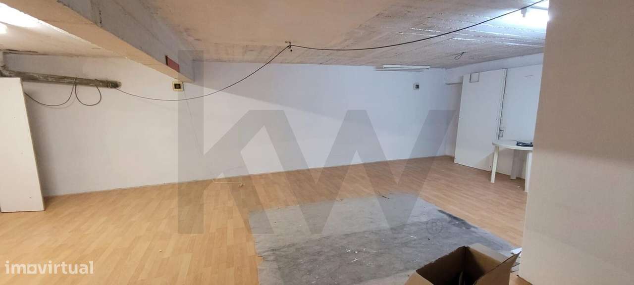 LOJA NA AVENIDA DAS DESCOBERTAS INFANTADO LOURES 180 M2 E 2 ENTRADAS-28