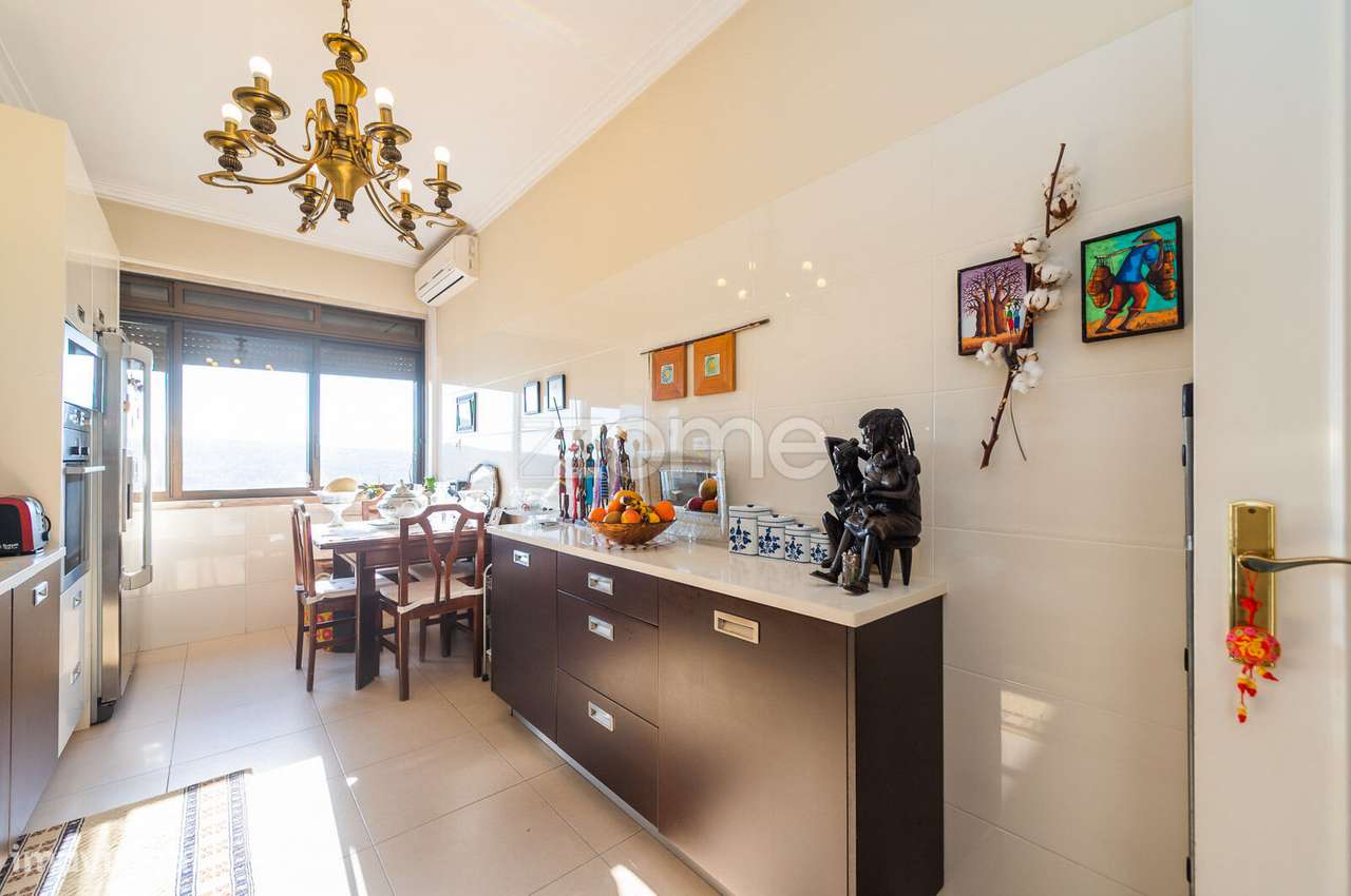 Apartamento T3 de Luxo c/ Vista Panorâmica Exclusiva - Laranjeiras-11