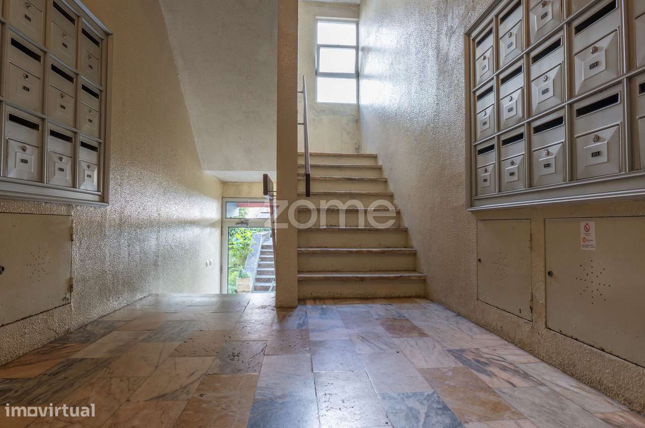 Vende-se apartamento T1 Remodelado, Monte Abraão-5