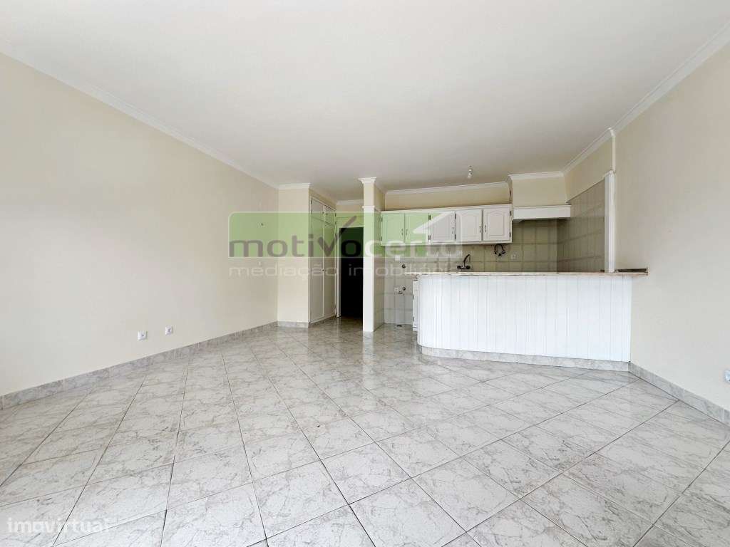 T1 com Varanda e Parqueamento. Vista para a Praia do Magoito - Grande imagem: 4/17