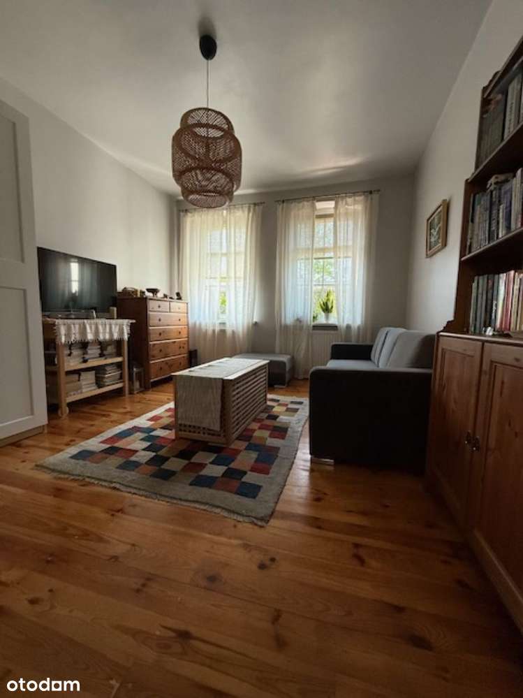 Przytulna kawalerka z oddzielną kuchnią, Sołacz