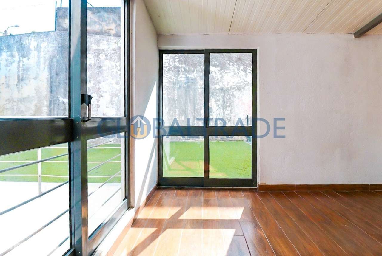 Moradia T3 com Terraço em Valbom-18