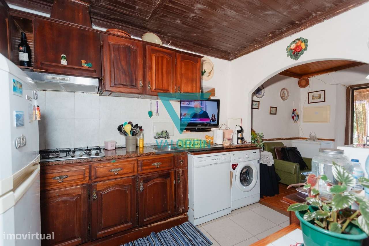 MORADIA T2 Térrea com Terreno e Logradouro | Porto de Mós-6