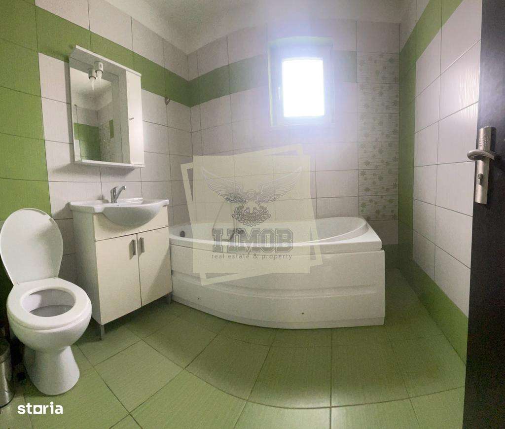 Casa pretabila muncitori cu 4 camere si 3 bai in Sura Mare - Imagine principală: 3/10