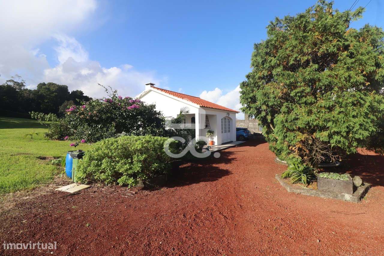 Moradia com 4 Quartos e Anexo T1  - São Vicente Ferreira - Ponta Delga - Grande imagem: 4/39