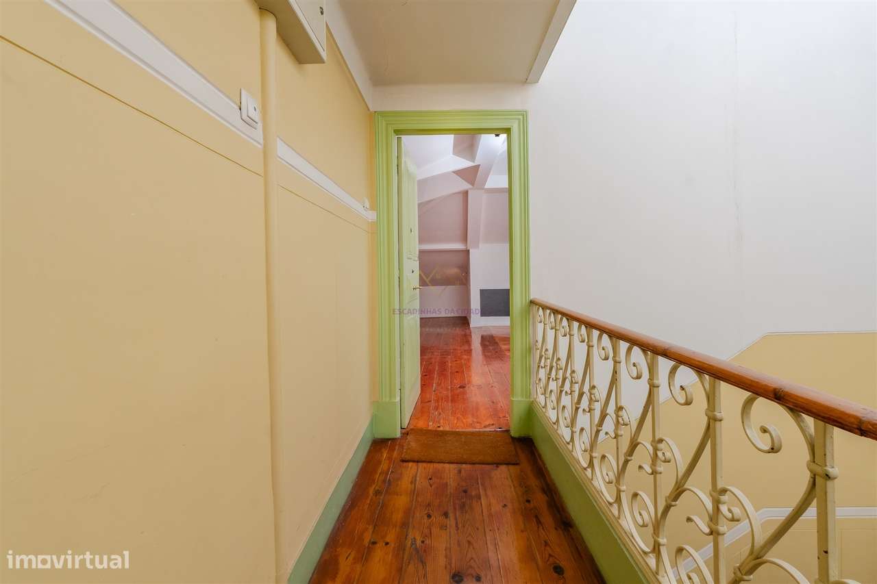 Elegância na Lapa: T2+2 com Alma e Vista Desafogada-26