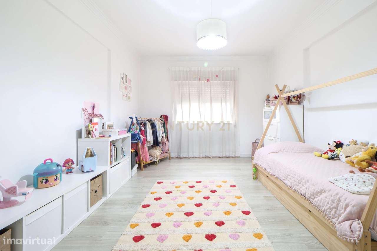 Apartamento T4, moderno e luminoso no Seixal-8