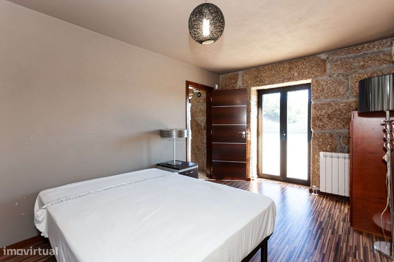 Moradia com Piscina e Campo de Ténis-11