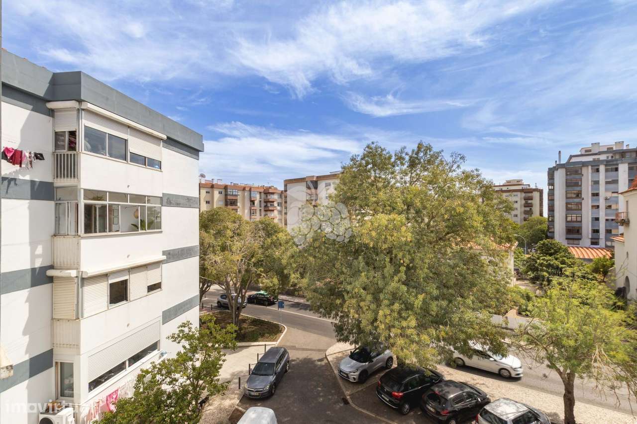 Apartamento T4 Remodelado-25