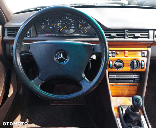 Mercedes-Benz W124 (1984-1993) - 26
