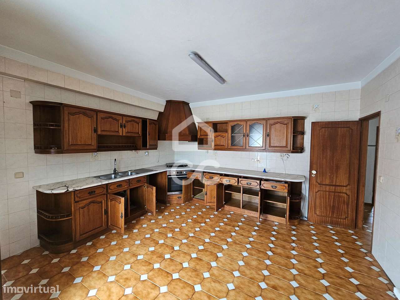 Vende -se Moradia T5 - Grande imagem: 2/24