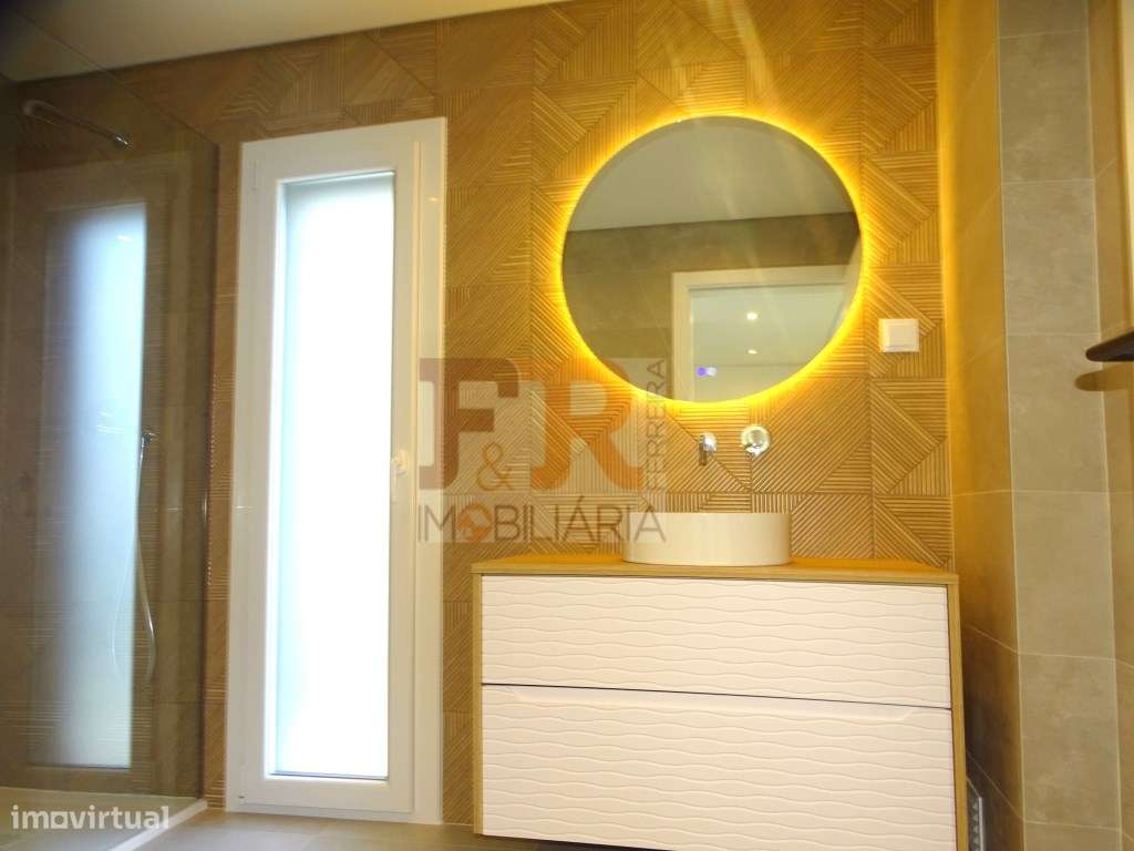 PRONTA!! Moradia Duplex T4 com Garagem, Quinta das laranjeiras Fern...-26